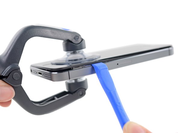 iPhone 5 Front Panel Clips Replacement: step 3, image 2 of 3