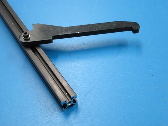 New line.Install 1x M8 nut into the Inner spool mount.