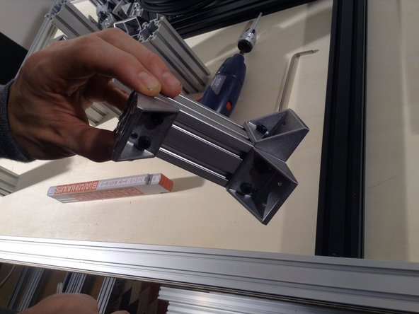 Preassemble corner pieces, 2 mirror images Use 3 double brackets. Until the very end, leave all connections loose.