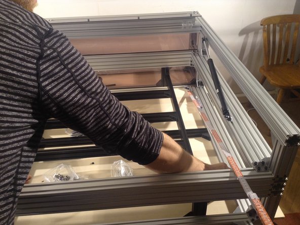 Mount the rod end to the inner part of the outer 4040 extrusion.