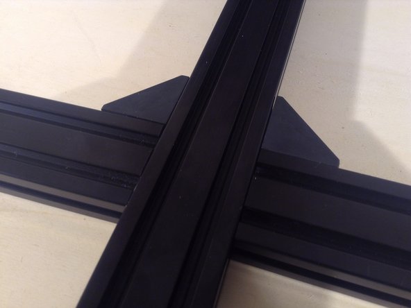 Install middle black supports on the floor of the frame, using single black brackets, 1 per meeting point