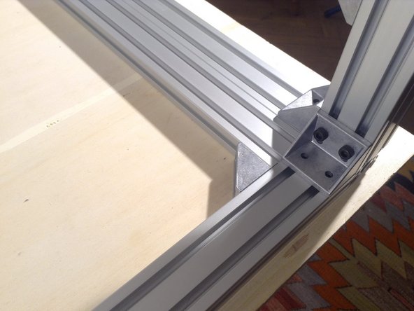 Install single bracket on right front cutting chamber horizontals.