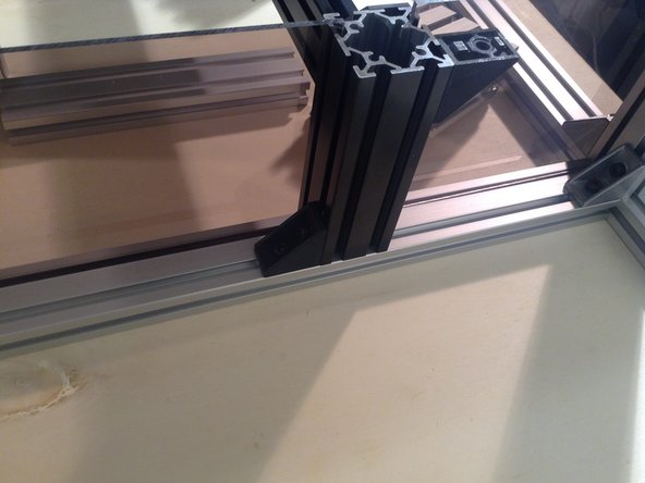 CHECK Mount the middle rear vertical to the outer frame.