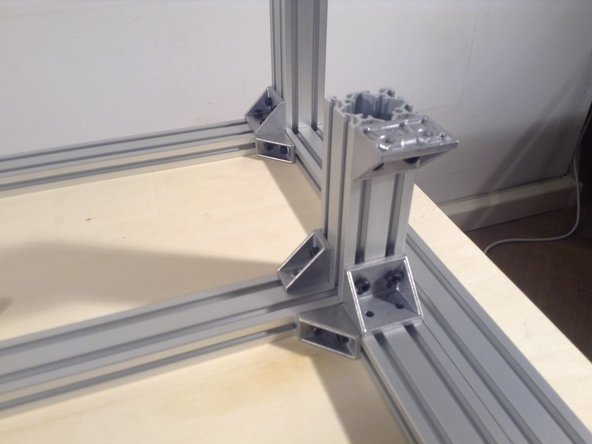 Install single bracket on right front cutting chamber horizontals.