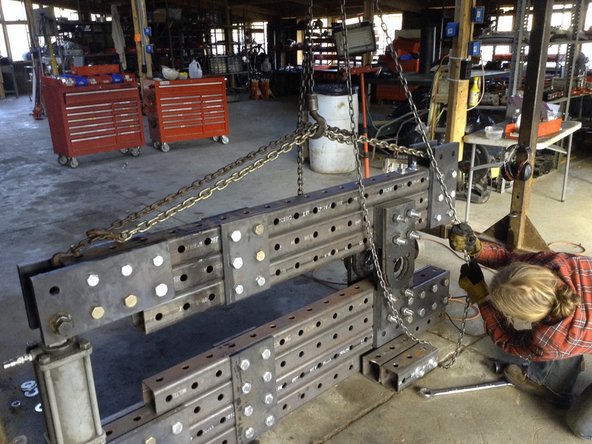 Adjust the hoist so that the pivot plate holes line up perfectly.