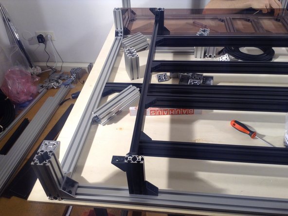 CHECK Mount the middle rear vertical to the outer frame.