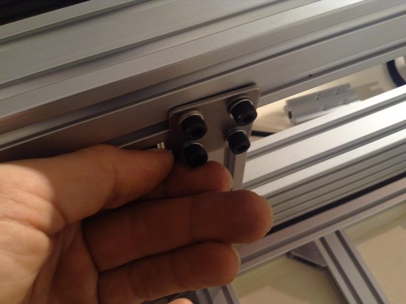 Use small bolts (8 mm long) and a washer for the flat double bracket. Before fixing this rear post in place, we need to install the back separator window.