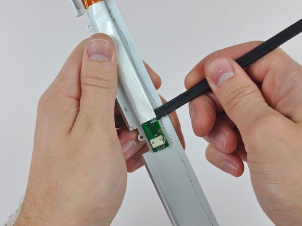 iBook G4 12" 1.33 GHz Front Display Bezel Replacement: step 68, image 2 of 2