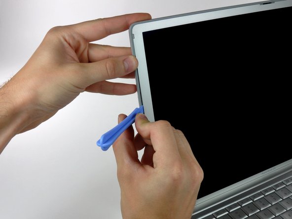 PowerBook G4 Aluminum 15" 1.5-1.67 GHz Rear Display Bezel Replacement: step 4, image 3 of 3