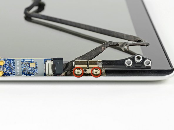 MacBook Pro 13" Unibody Mid 2010 Right Clutch Hinge Replacement: step 19, image 1 of 1