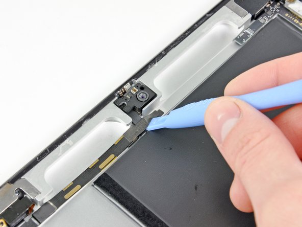 iPad 2 Wi-Fi EMC 2415 Headphone Jack Replacement: step 31, image 1 of 2