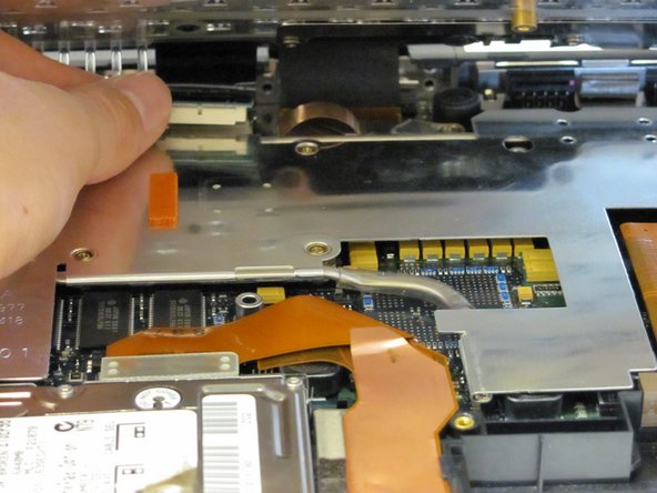 Disassembling IBM ThinkPad 560z Upper Case: step 8, image 1 of 1