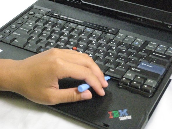 Disassembling IBM ThinkPad A30 Upper Case: step 5, image 2 of 2