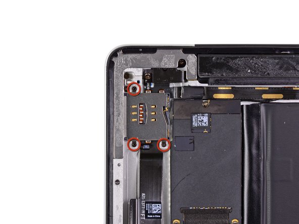 iPad 2 GSM Bluetooth/Wi-Fi Antenna Replacement: step 43, image 1 of 1