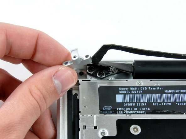 MacBook Pro 15" Unibody Late 2008 and Early 2009 Hard Drive Cable Replacement: step 9, image 2 of 2