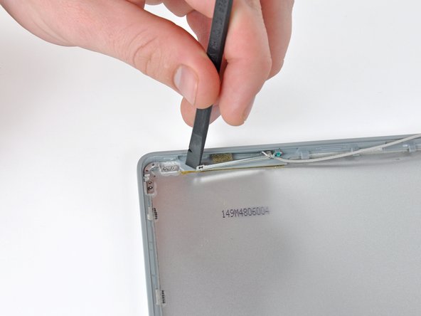 PowerBook G4 Aluminum 12" 867 MHz Rear Display Bezel Replacement: step 8, image 2 of 2