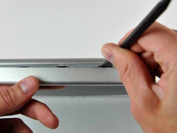 PowerBook G4 Aluminum 15" 1-1.5 GHz Front Display Bezel Replacement: step 28, image 1 of 1