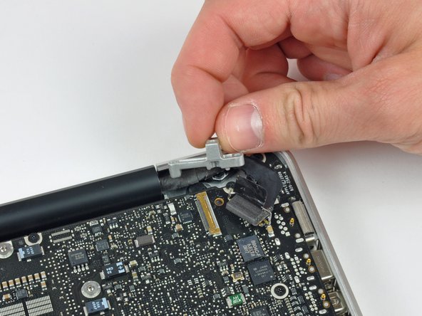 MacBook Pro 13" Unibody Mid 2009 Logic Board Replacement: step 8, image 2 of 2