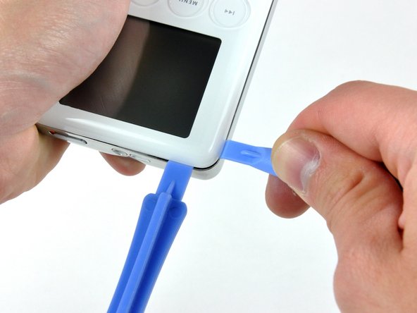 iPod 3rd Generation Display Replacement: step 4, image 1 of 2