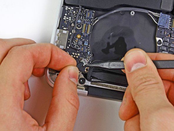 MacBook Air 13" Mid 2011 Heat Sink Replacement: step 12, image 1 of 1