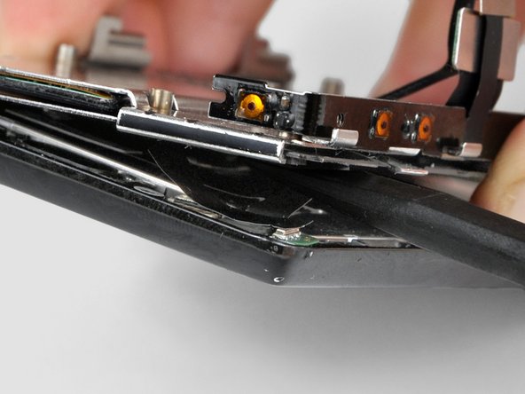 Motorola Droid 2 LCD Replacement: step 27, image 1 of 2