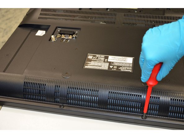 Panasonic TX-32AW304 TV set, Opening: step 1, image 2 of 2