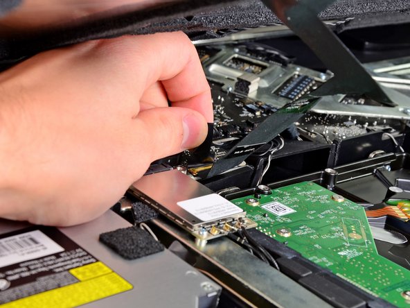 iMac Intel 21.5" EMC 2428 CPU Heat Sink Replacement: step 12, image 1 of 3