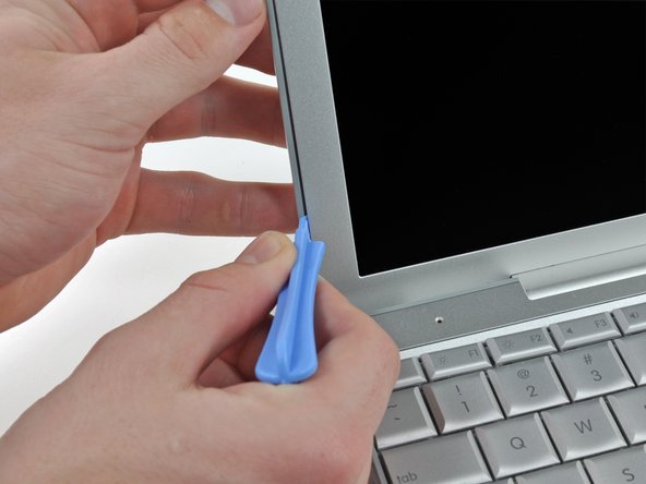 PowerBook G4 Aluminum 12" 1-1.5 GHz LCD Replacement: step 4, image 1 of 3