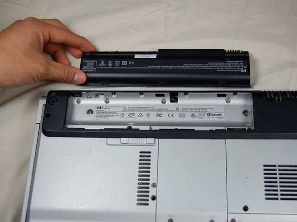 HP Pavilion dv1000 Back Cover Replacement: step 4, image 3 of 3