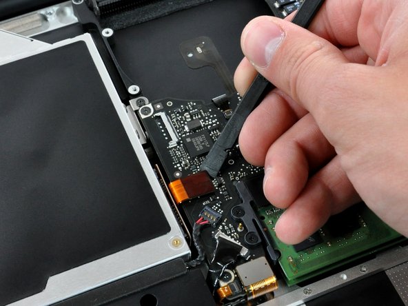 MacBook Pro 15" Unibody Late 2008 and Early 2009 ExpressCard Cage Replacement: step 12, image 1 of 1