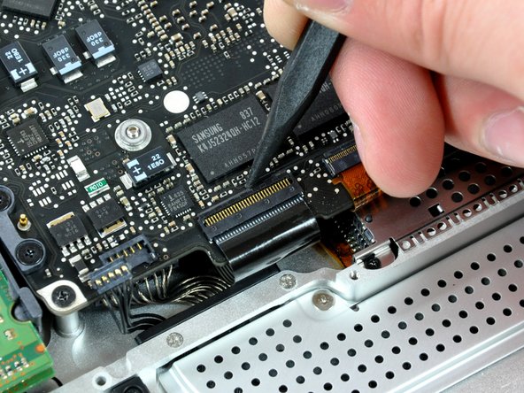 MacBook Pro 15" Unibody Late 2008 and Early 2009 Battery Connector Replacement: step 18, image 1 of 2