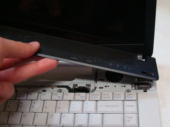 Sony Vaio PCG-7A2L Keyboard Replacement: step 15, image 3 of 3