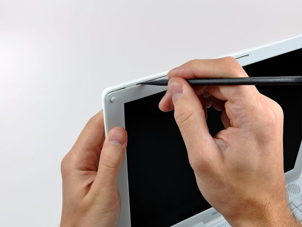 iBook G4 12" 800 MHz-1.2 GHz Display Inverter Replacement: step 4, image 1 of 2