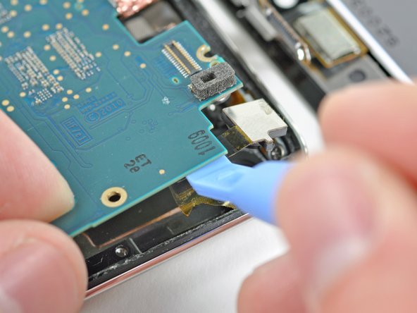 iPod Touch 4th Generation Rear-Facing Camera Replacement: step 13, image 2 of 2