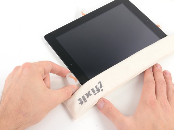 iPad 2 CDMA Bluetooth/Wi-Fi Antenna Replacement: step 21, image 3 of 3