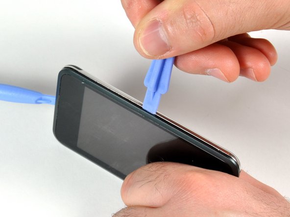 iPod Touch 1st Generation Logic Board Replacement: step 2, image 2 of 3