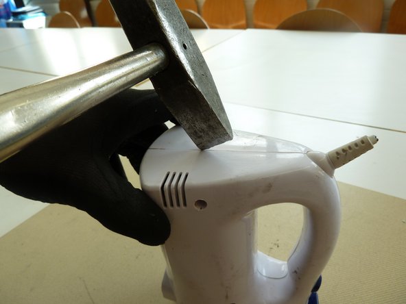 Hand Mixer: step 3, image 2 of 3