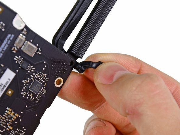 MacBook Air 13" Mid 2011 Logic Board Replacement: step 35, image 1 of 2