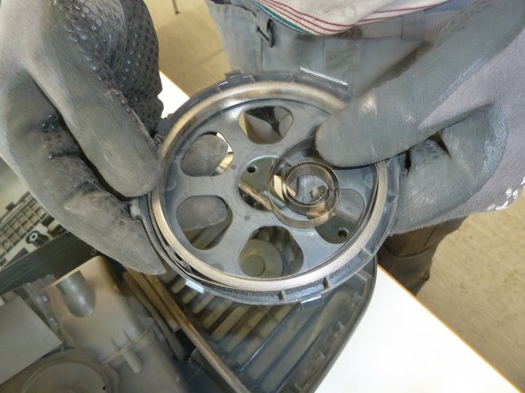 Vacuum Cleaner: step 8, image 2 of 3