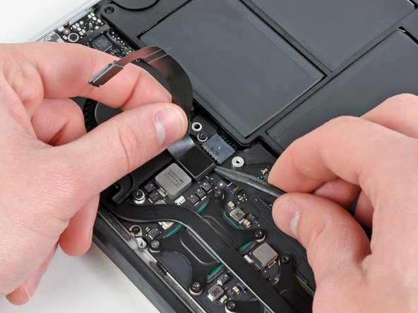 MacBook Air 11" Late 2010 Fan Replacement: step 7, image 1 of 1