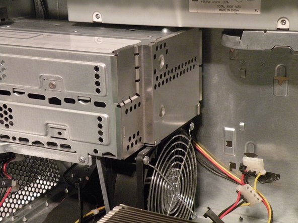 Power Mac G4 MDD Power Supply Replacement: step 11, image 1 of 2