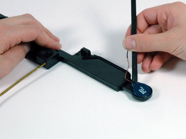 MacBook Pro 17" Models A1151 A1212 A1229 and A1261 Right Speaker Replacement: step 29, image 1 of 1