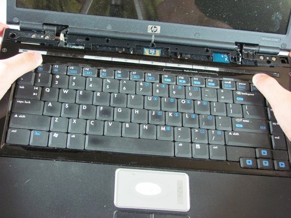 HP Pavilion dv5000 Screen Replacement: step 10, image 1 of 1