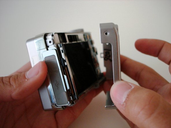 Sony Cyber-shot DSC-W5 Lens Replacement: step 3, image 2 of 2