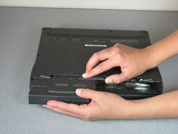 Macintosh PowerBook 1400 Series CD-ROM Drive Replacement: step 6, image 1 of 1