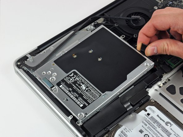 MacBook Pro 15" Unibody 2.53 GHz Mid 2009 Optical Drive Replacement: step 15, image 1 of 2