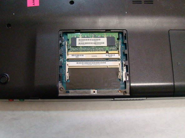 Sony Vaio PCG-7A2L LCD Screen Replacement: step 5, image 3 of 3