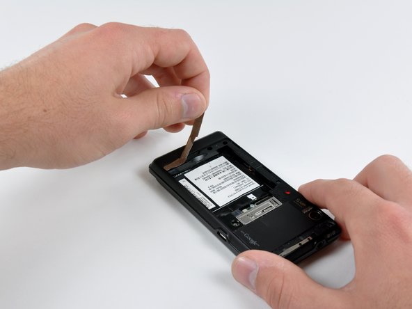 Motorola Droid Rear Case Replacement: step 4, image 2 of 2