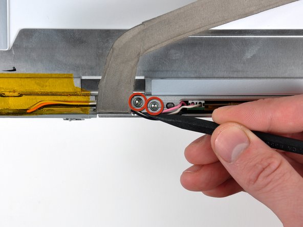 PowerBook G4 Aluminum 17" 1-1.67 GHz Inverter and Antenna Cables Replacement: step 27, image 1 of 1