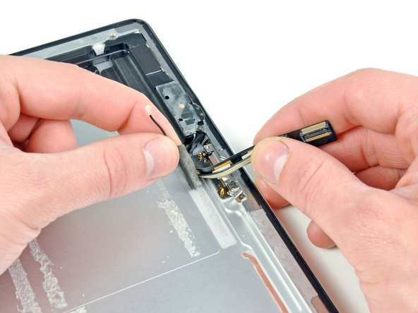 iPad 2 CDMA Speaker Assembly Replacement: step 49, image 2 of 2